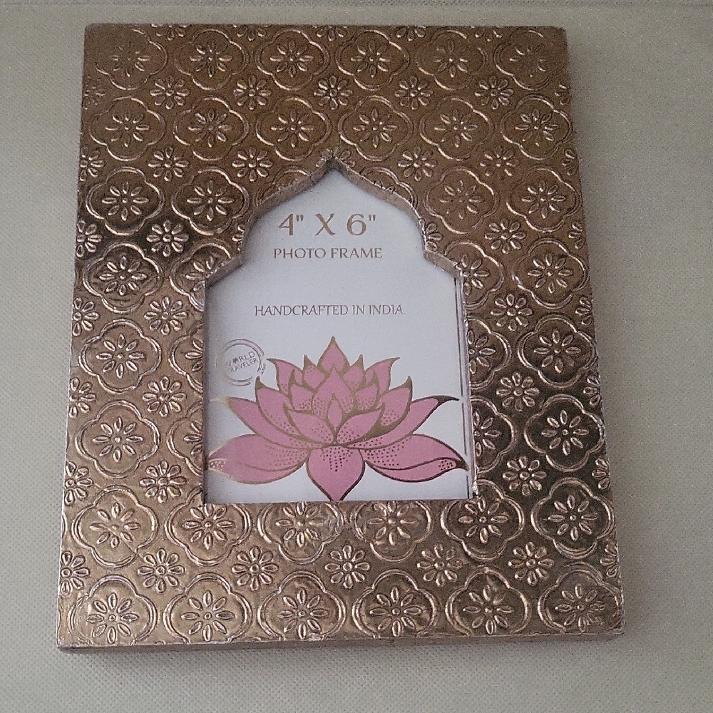 4" x 6" Vintage Rusric Gold Embossed Photo Frame